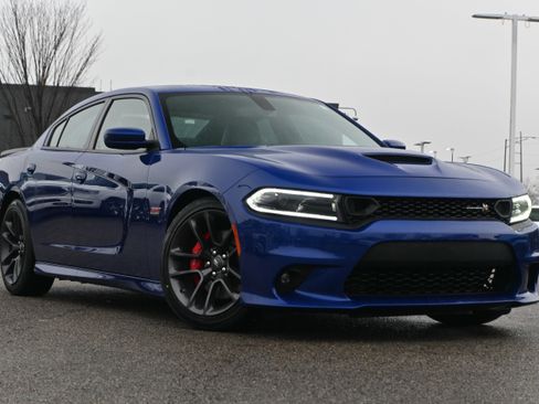 Used 2022 Dodge Charger Scat Pack w/ Plus Group image 2