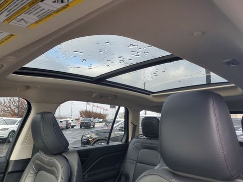 Certified 2023 Lincoln Aviator Reserve w/ Equipment Group 201A image 11