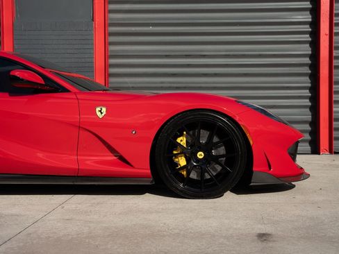 Used 2018 Ferrari 812 Superfast image 17