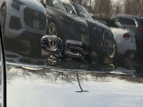 Used 2025 Audi Q5 Premium w/ Convenience Package image 23