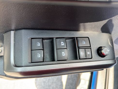 Used 2018 Toyota Tacoma TRD Off-Road AWD/4WD image 12