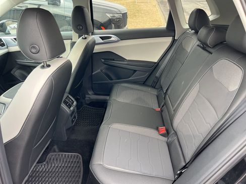 Used 2025 Volkswagen Taos SE image 25