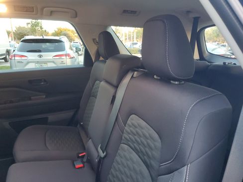 Used 2024 Nissan Pathfinder SV image 13