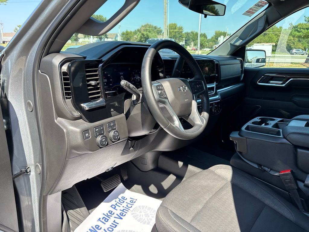Used 2025 Chevrolet Silverado 1500 LT Trail Boss w/ LPO, Dark Essentials Package AWD/4WD image 32