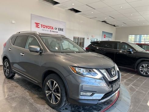 Used 2017 Nissan Rogue SL image 1