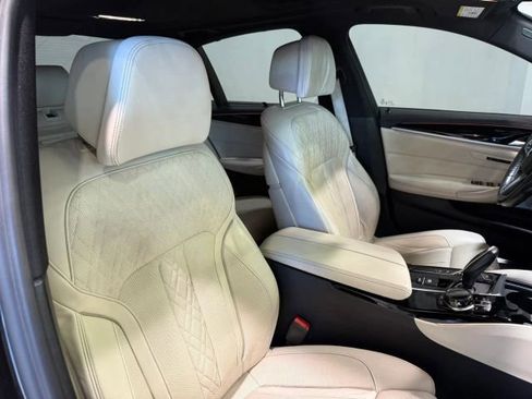 Used 2019 BMW M550i xDrive w/ Dynamic Handling Package image 27