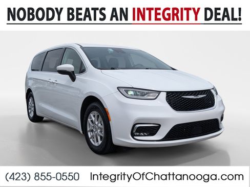 Used 2023 Chrysler Pacifica Touring-L FWD image 1