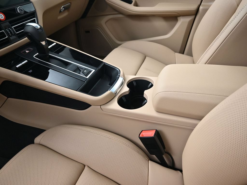 Certified 2026 Porsche Macan AWD/4WD image 22