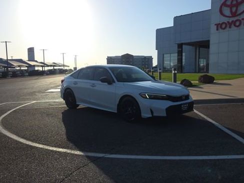 Used 2025 Honda Civic Sport image 4