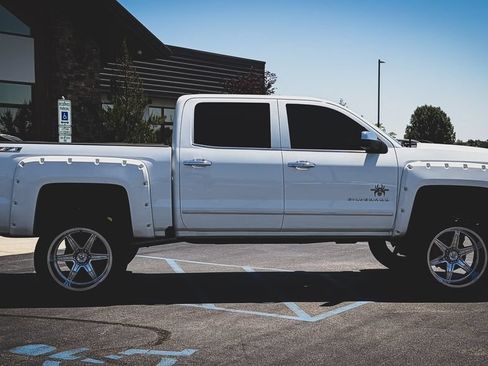 Used 2017 Chevrolet Silverado 1500 LTZ Z71 w/ LTZ Plus Package AWD/4WD image 17