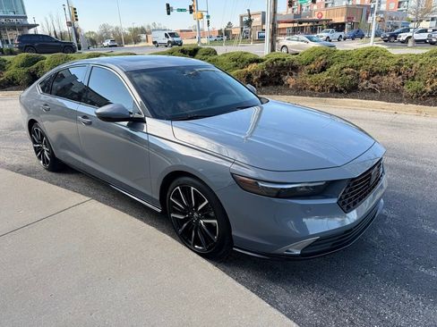 Used 2023 Honda Accord Touring image 3