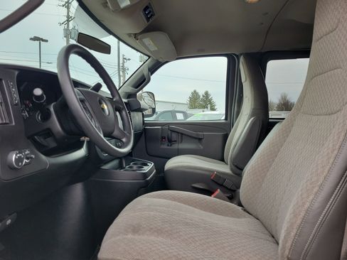 Used 2017 Chevrolet Express 2500 LT w/ LT Preferred Equipment Group image 12