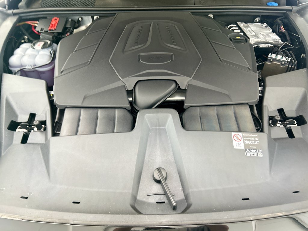 Used 2026 Porsche Cayenne AWD/4WD image 29