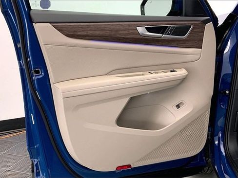 Used 2025 Volkswagen Atlas SEL image 23