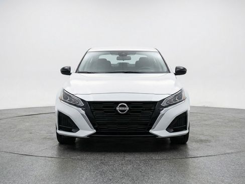 Used 2025 Nissan Altima 2.5 SV image 2