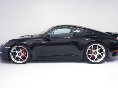 Used 2022 Porsche 911 Carrera image 5