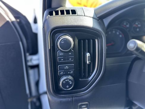 Used 2022 Chevrolet Silverado 1500 Custom Trail Boss AWD/4WD image 12