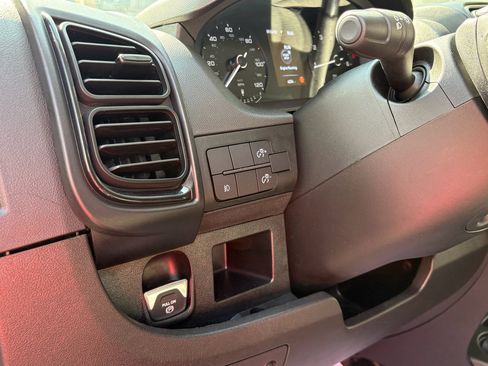 Used 2025 RAM ProMaster 2500 w/ Convenience Group image 15