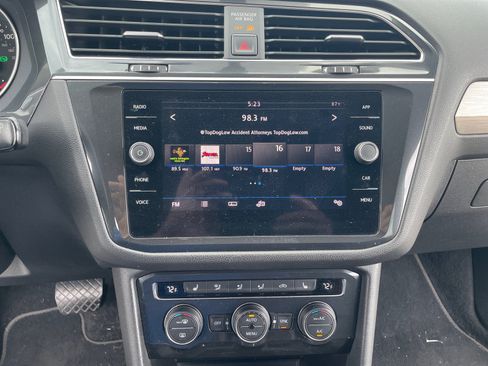 Used 2018 Volkswagen Tiguan SE FWD image 26