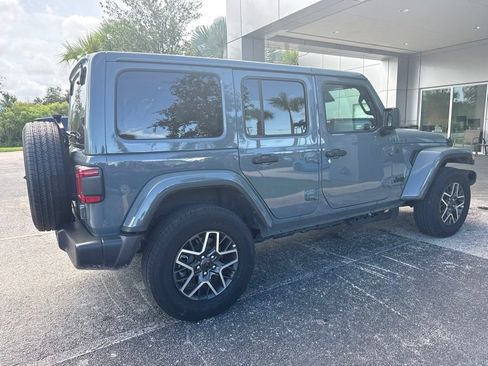 Used 2026 Jeep Wrangler Unlimited Sahara AWD/4WD image 3