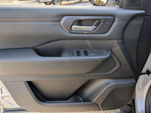 New 2026 Nissan Armada SL w/ Captain's Chari Seat Package image 12