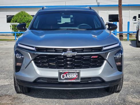 Used 2024 Chevrolet Trax RS w/ Sunroof Package FWD image 2