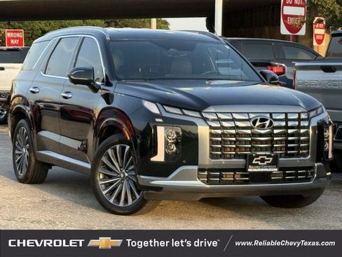Used 2024 Hyundai Palisade Calligraphy FWD image 2
