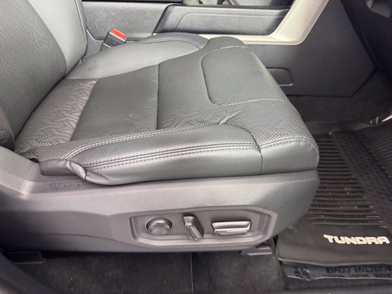 Used 2024 Toyota Tundra SR5 w/ SR5 Premium Package AWD/4WD image 34