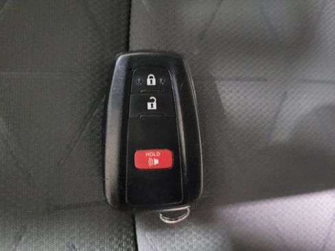 Used 2021 Toyota RAV4 XLE image 32