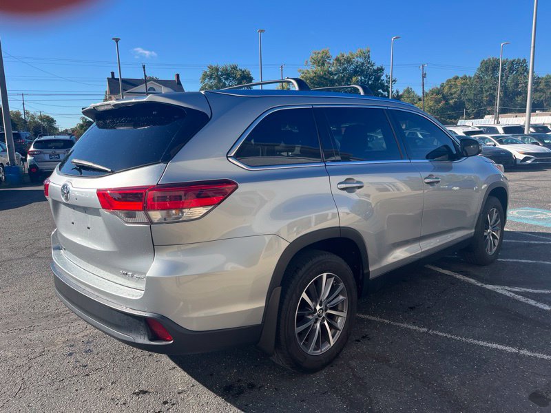 Used 2019 Toyota Highlander XLE AWD/4WD image 5