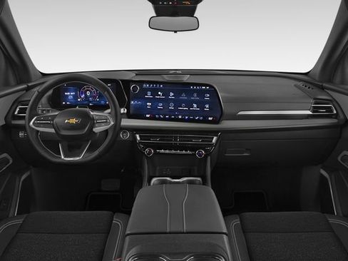 Used 2023 Chevrolet Traverse LT w/ Midnight/Sport Edition FWD image 3