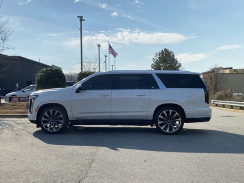 Used 2025 Cadillac Escalade ESV Premium Luxury w/ Touring Package image 14