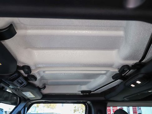 Used 2025 Jeep Wrangler Sport AWD/4WD image 25