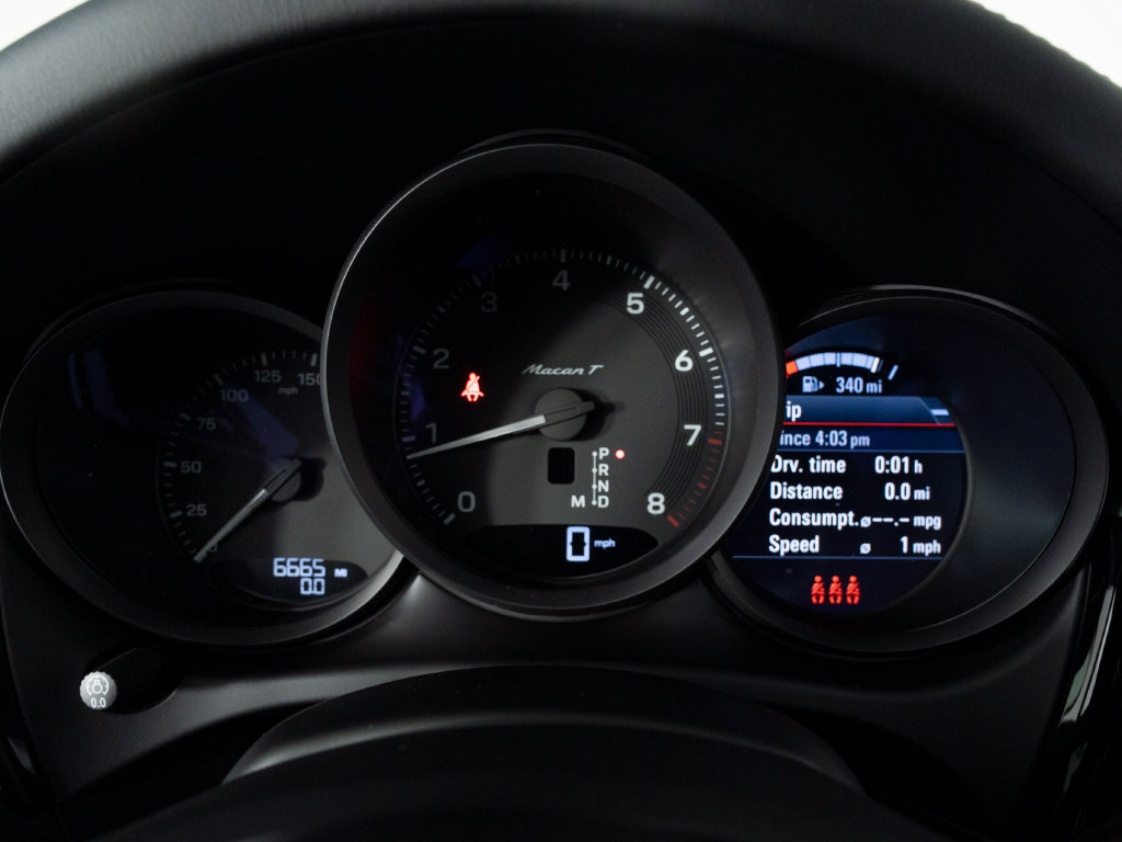 Certified 2026 Porsche Macan Turbo AWD/4WD image 25