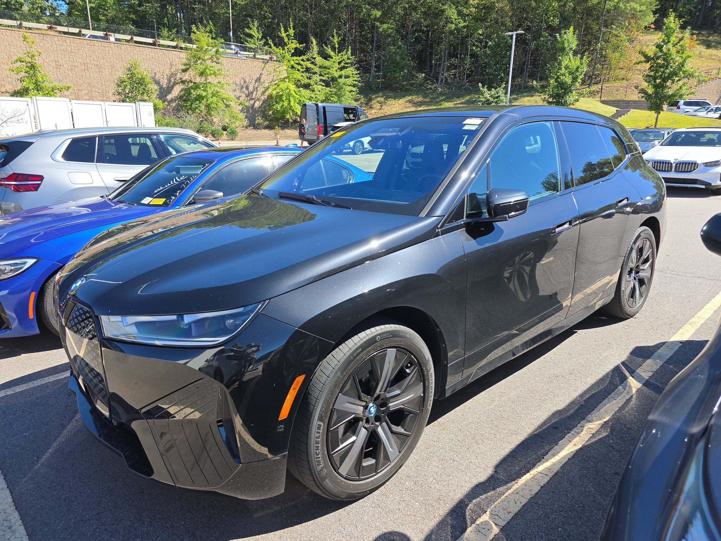 Used 2024 BMW iX xDrive50 w/ Premium Package AWD/4WD image 4