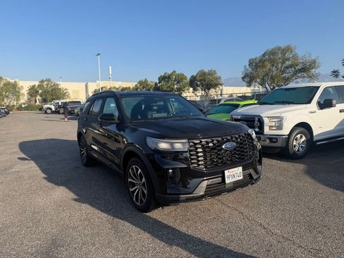 Used 2025 Ford Explorer ST-Line RWD image 2