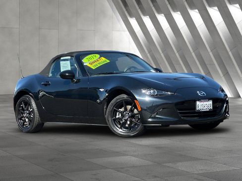 Used 2019 MAZDA MX-5 Miata Sport RWD image 2