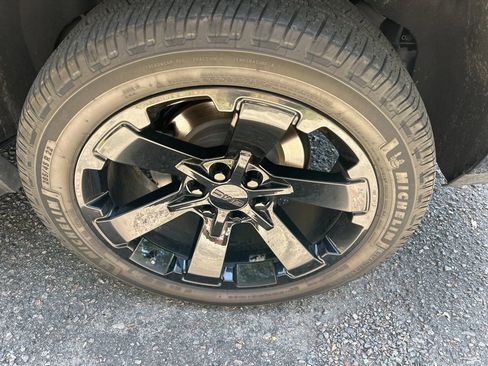 Used 2019 GMC Yukon SLT w/ Graphite Performance Edition RWD image 8
