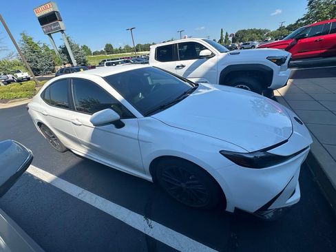 Certified 2025 Toyota Camry SE FWD image 1