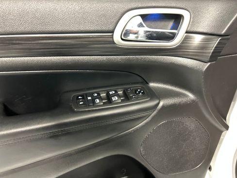 Used 2021 Jeep Grand Cherokee Laredo X image 14