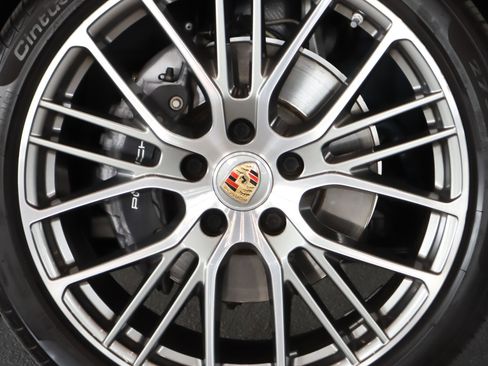 Certified 2022 Porsche Panamera image 29