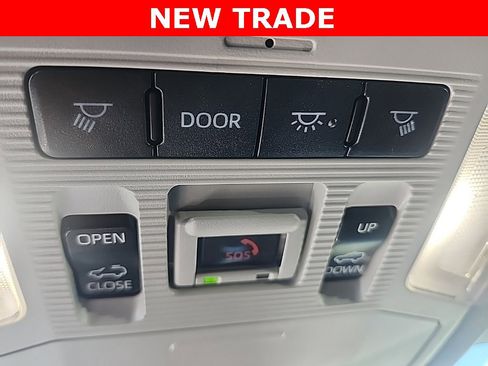 Used 2022 Toyota RAV4 XLE Premium image 5