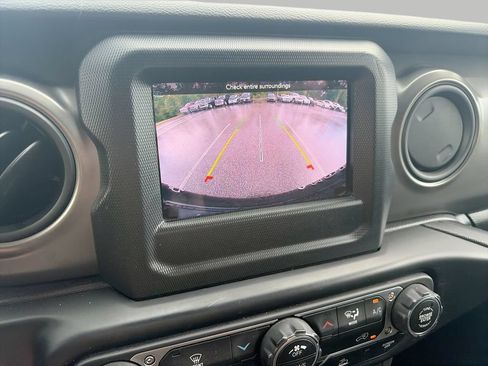 Used 2022 Jeep Wrangler Sport AWD/4WD image 18