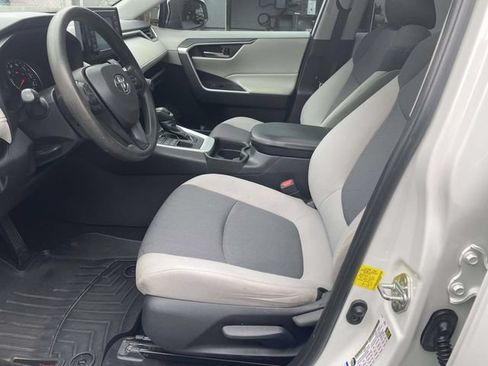 Used 2019 Toyota RAV4 XLE AWD/4WD image 16