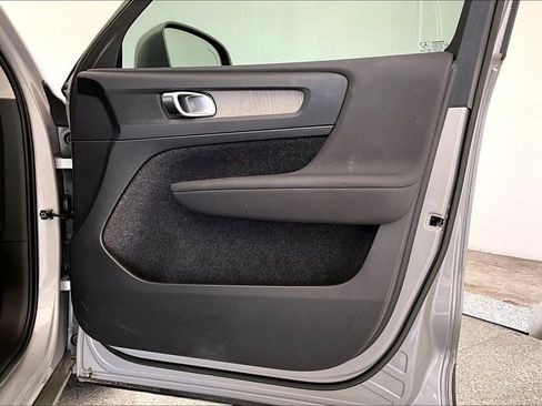 Certified 2023 Volvo XC40 B5 Core w/ Protection Package Premier image 25