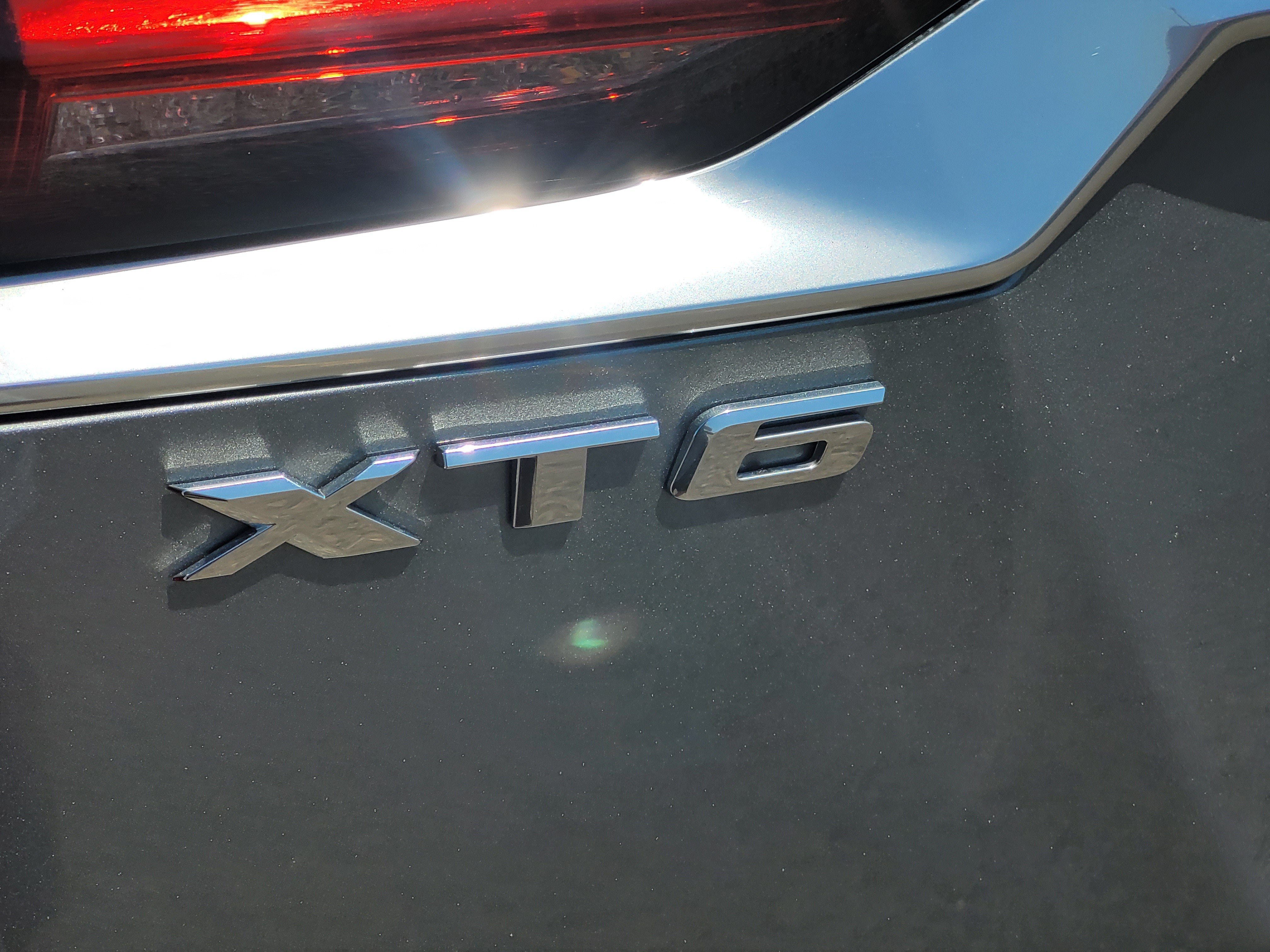 Used 2024 Cadillac XT6 Premium Luxury w/ Technology Package FWD image 8