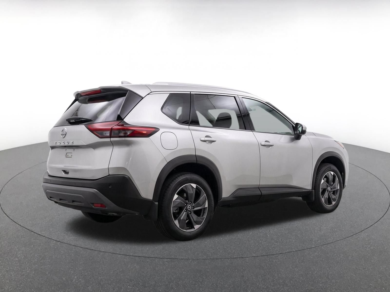 Used 2025 Nissan Rogue SV AWD/4WD image 8