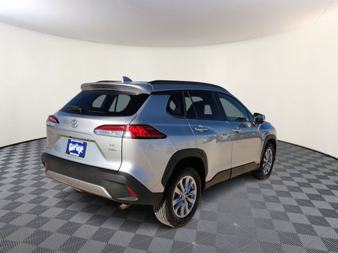 Used 2022 Toyota Corolla Cross LE image 4