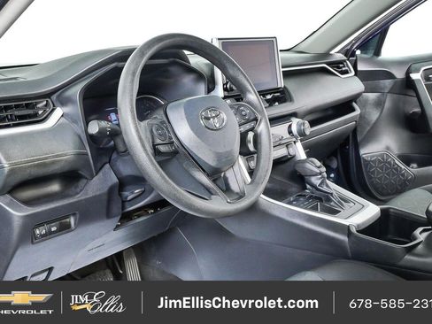 Used 2024 Toyota RAV4 XLE FWD image 4