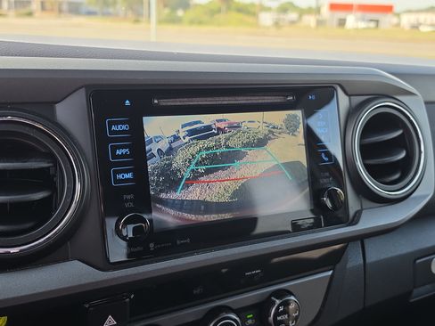 Used 2018 Toyota Tacoma TRD Sport RWD image 25